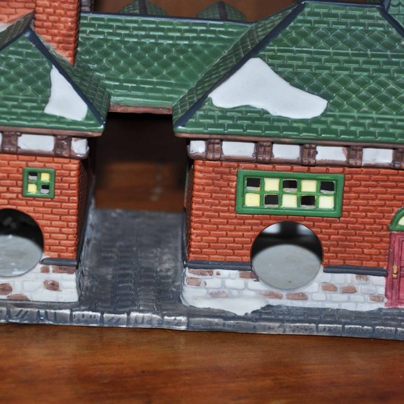 Vintage Dickens Collectible Victorian Series Train Station & Cafe Lighted House - Picture 9 of 10
